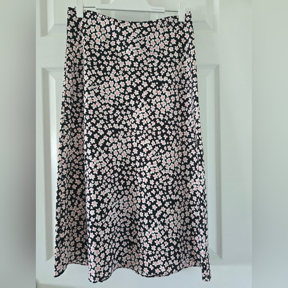 J. Crew Dresses & Skirts - Jcrew floral skirt in size M